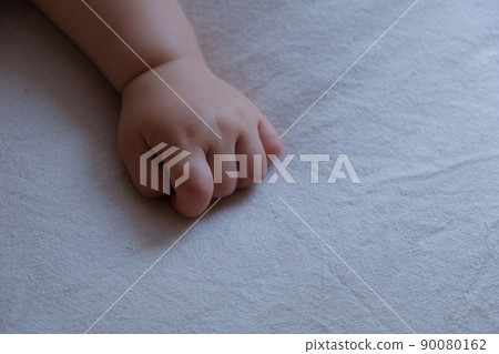 Baby hand Baby hand 90080162
