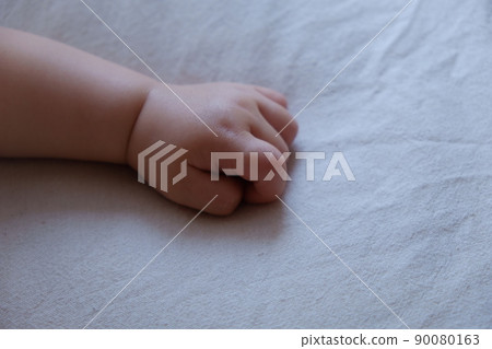 Baby hand Baby hand 90080163