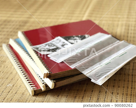 堆疊多張專輯和負片 90080262