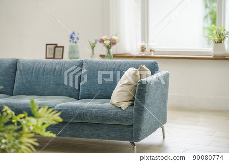 有藍色沙發的客廳 有藍色沙發的客廳 90080774