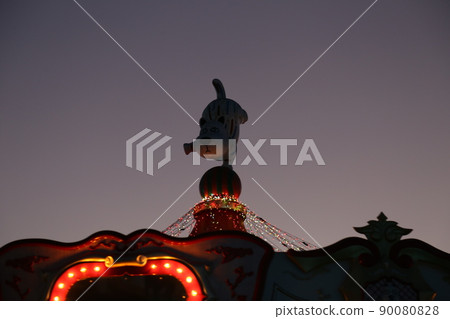 旋轉木馬屋頂娃娃 旋轉木馬屋頂娃娃 90080828