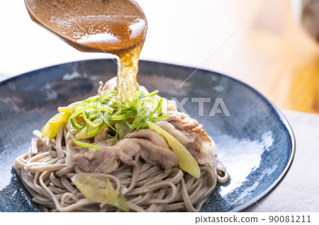 Sprinkle noodle soup on meat soba 90081211