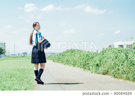High school girl in summer uniform 90084889