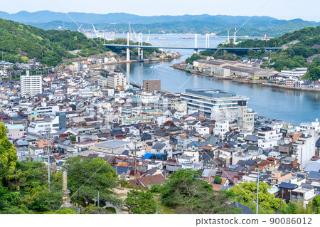 《Hiroshima Prefecture》 Taken from Senkoji Park (Senkoji / Tenneiji Sanjuto) Scenery of Onomichi 90086012