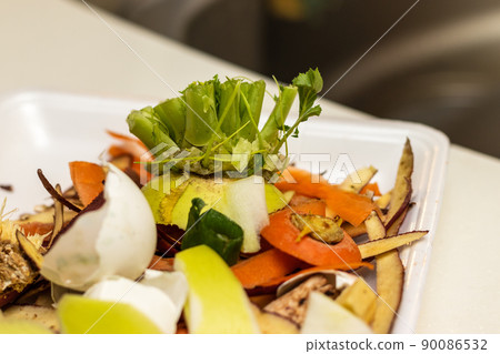 Vegetable waste left in the kitchen 90086532