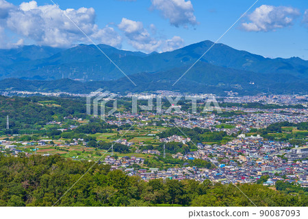 View of the Tanzawa Mountains and Hiratsuka City on the northwest side from Shonandaira in Kanagawa Prefecture 90087093