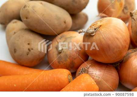 洋蔥、土豆和胡蘿蔔 洋蔥、土豆和胡蘿蔔 90087598
