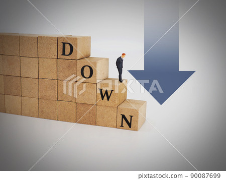 下樓的商人貼上了“倒下”、“降職”、“職業危機”的標籤 下樓的商人貼上了“倒下”、“降職”、“職業危機”的標籤 90087699