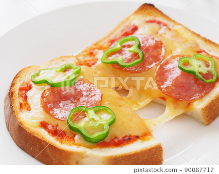 Pizza toast  90087717