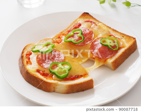 Pizza toast  90087718