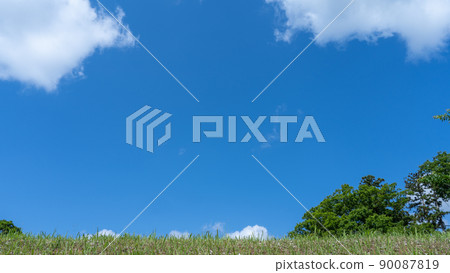Sunny sky blue sky Sunny sky blue sky 90087819