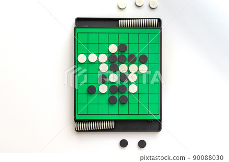 從上面看到的奧賽羅棋盤 90088030