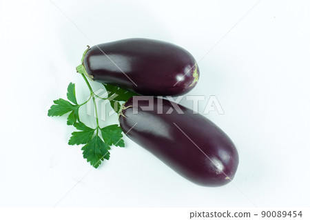 eggplants isolated white background.photo with copy space. eggplants isolated white background.photo with copy space. 90089454