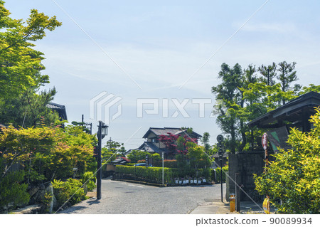 京都佐賀鳥居本街景（2022初夏/新鮮綠色季節） 90089934
