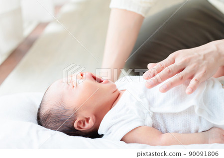 Nap, baby sleeping, yawning, stomach tonton, 22 days after birth 90091806