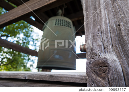 A huge bell in a shrine 90092557
