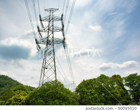 高壓輸電塔以天空為背景 高壓輸電塔以天空為背景 90095010