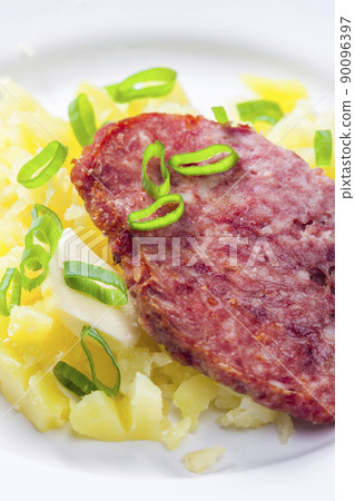 slice of meatloaf with potatoes and spring onion slice of meatloaf with potatoes and spring onion 90096397