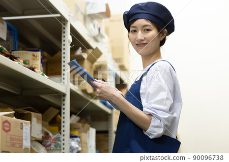 在倉庫工作的女人 在倉庫工作的女人 90096738