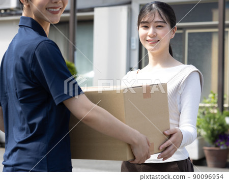 Woman receiving cardboard 90096954