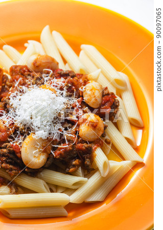 pasta penne with minced beef meat and white beans 90097065