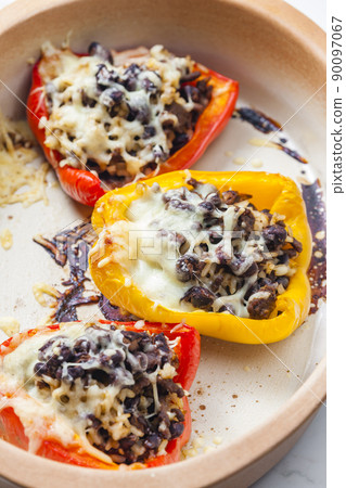 baked peppers filled with minced meat, rice, beans and cheese 90097067