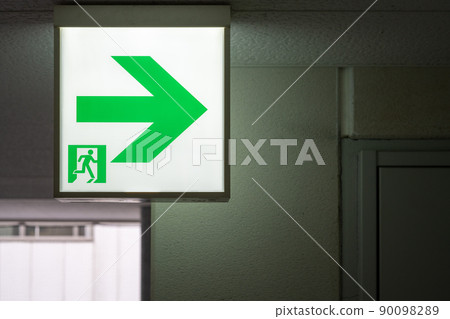緊急出口引導燈亮起 90098289