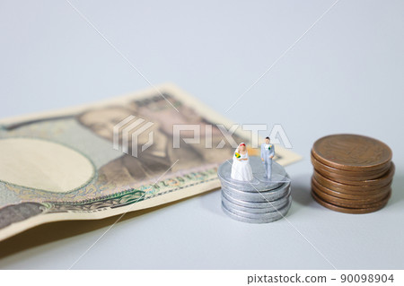 Marriage and Money (Savings, Marriage Expenses, Honeymoon) 90098904