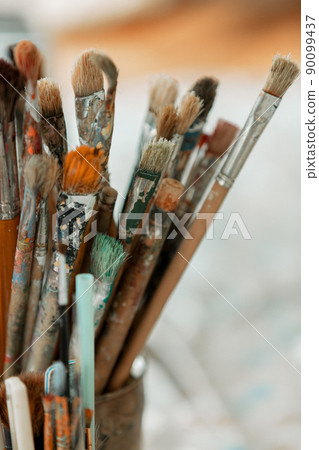 Artistic tools, old brushes for close-up drawing Artistic tools, old brushes for close-up drawing 90099437