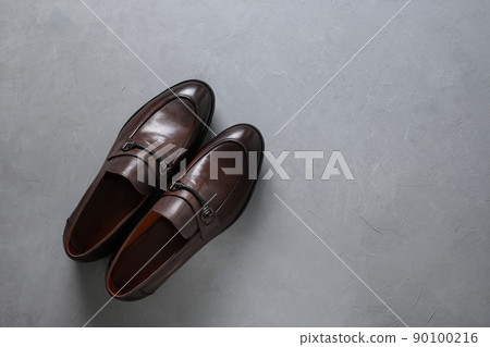 Classic male brown leather shoes. Top view. Flat lay. 90100216