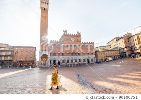 Morning view on the main square of Siena city in Italy Morning view on the main square of Siena city in Italy 90100751