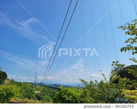 在藍天的吊橋 在藍天的吊橋 90100753