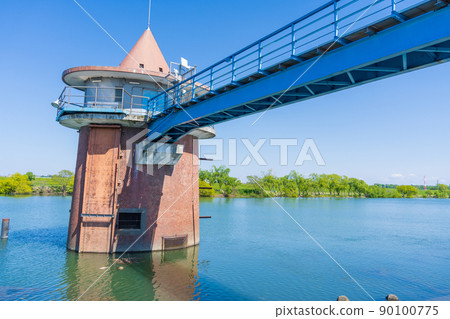 Kanamachi Water Purification Plant Intake Tower on the Edo River Kanamachi Water Purification Plant Intake Tower on the Edo River 90100775