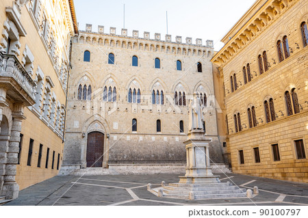 Piazza Salimbeni in Siena town in Italy Piazza Salimbeni in Siena town in Italy 90100797