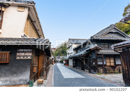 廣島縣竹原市，晴朗天氣下的竹原市街景 90102207