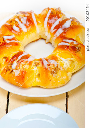 sweet bread donut cake 90102464