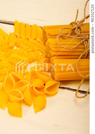 bunch of Italian pasta type 90102520