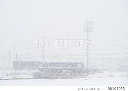 [能登鐵道] 穿越暴風雪的列車 90103053