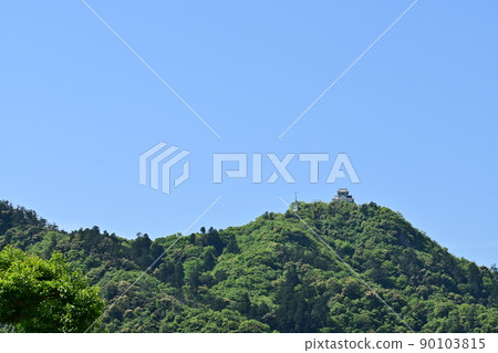 從長良川方向看岐阜城金華山 從長良川方向看岐阜城金華山 90103815