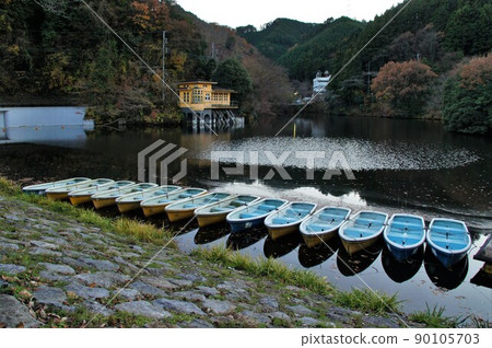 Kamakita Lake embankment and boat Kamakita Lake embankment and boat 90105703