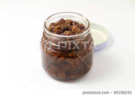 用西洋酒醃製的玻璃瓶裝乾果 90106242