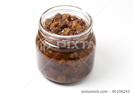 用西洋酒醃製的玻璃瓶裝乾果 90106243