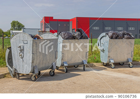 Dumpster Bins Open 90106736
