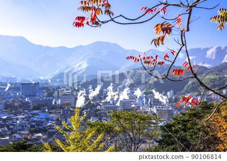 Beppu no yuke and autumn leaves Beppu no yuke and autumn leaves 90106814