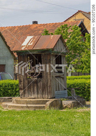Abandoned Water Well 90107106