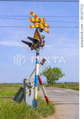 Broken Rail Crossing Broken Rail Crossing 90107352