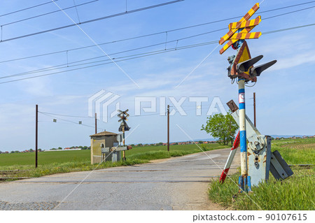 Broken Multi Rail Crossing 90107615