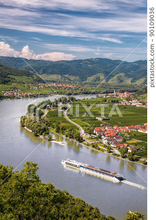 Panorama of Wachau valley (Unesco world heritage site) with ship on Danube river against Duernstein village in Lower Austria, Austria 90109036