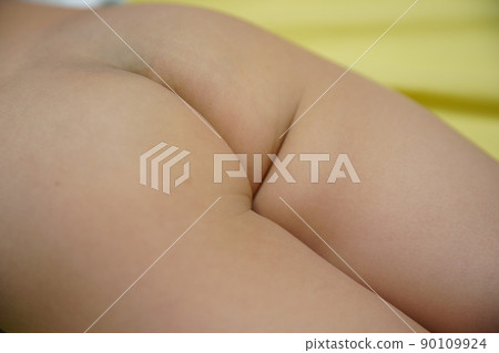 toddler buttocks 90109924