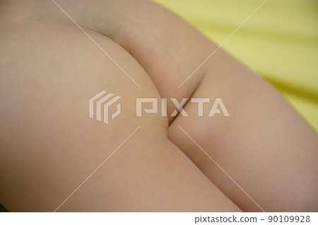 toddler buttocks 90109928